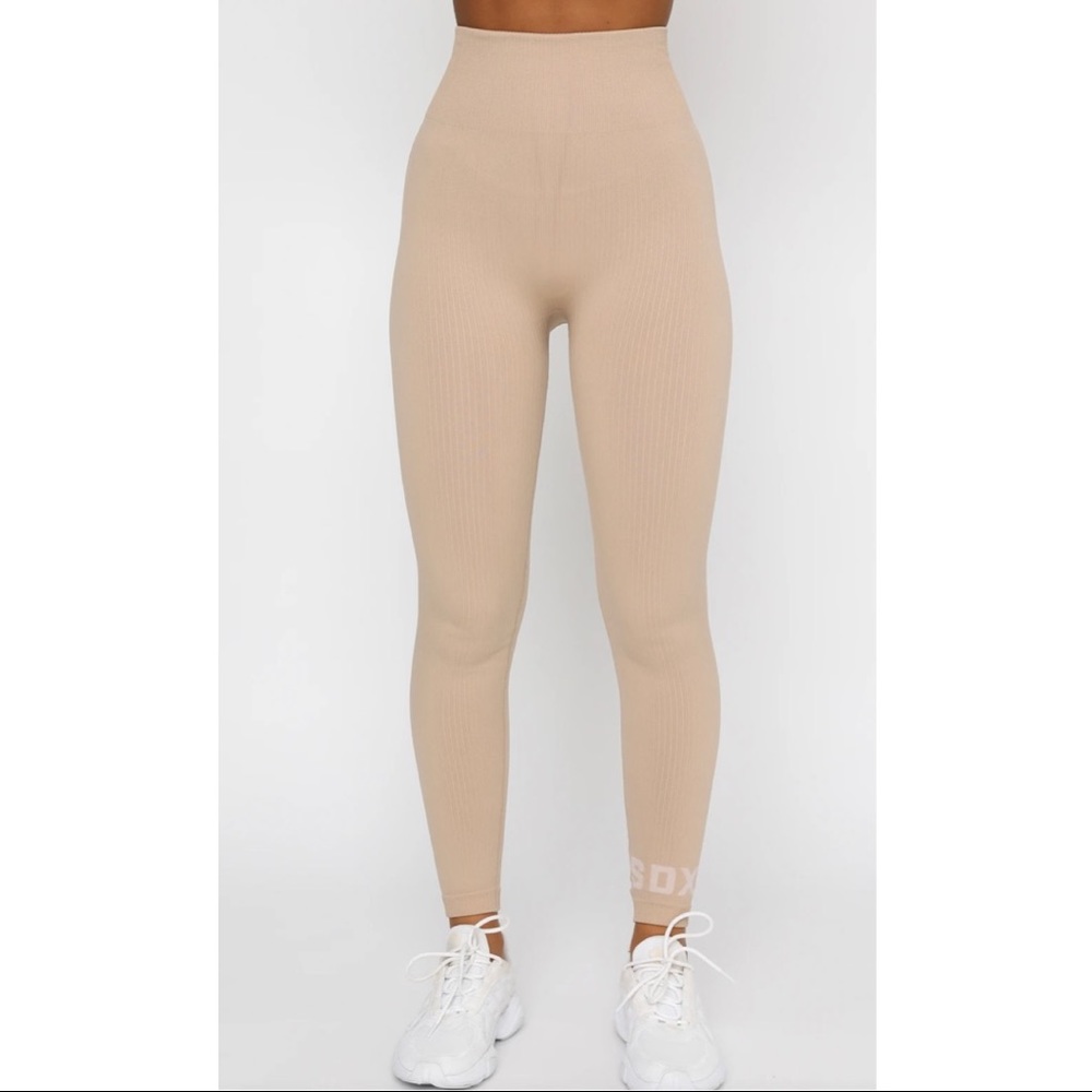 Sarah’s Day White Fox Boutique Coffee Date Seamless Leggings/Crop Top in Sand S - Picture 7 of 10